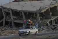 غارات إسرائيلية متواصلة على قطاع غزة... ومقتل طبيبين في دير البلح