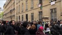 طلبة يتظاهرون في باريس دعما لفلسطين ضد الاحتلال الإسرائيلي (شاهد)